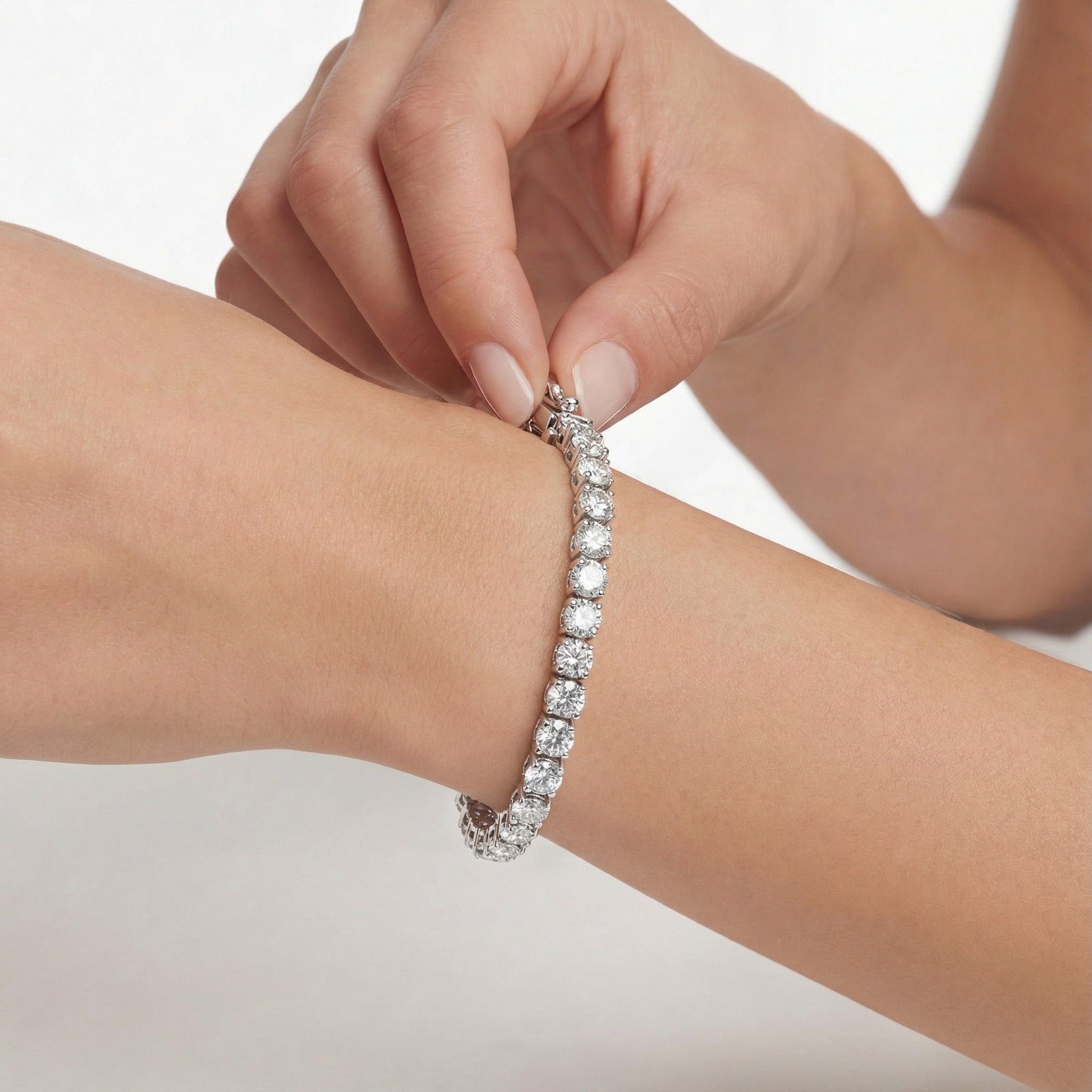 Genoveva 6MM 4 Prong Round Moissanite Tennis Bracelets